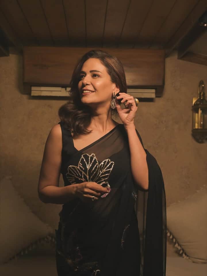 इस लिस्ट में पहला नाम मोना सिंह का है. एक्ट्रेस इसी साल रिलीज हुई सीरीज 'दे बैड्स ऑफ बॉलीवुड' में अपने रोल की वजह से खूब चर्चा में रहीं.