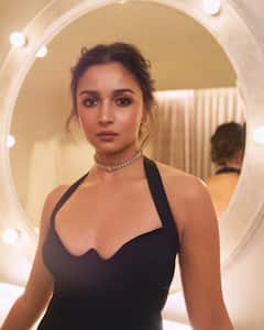 आलिया भट्ट का ब्लैक हॉल्टर-नेक ड्रेस में ग्लैमरस अवतार, डायमंड नेकलेस ने खींचा ध्यान