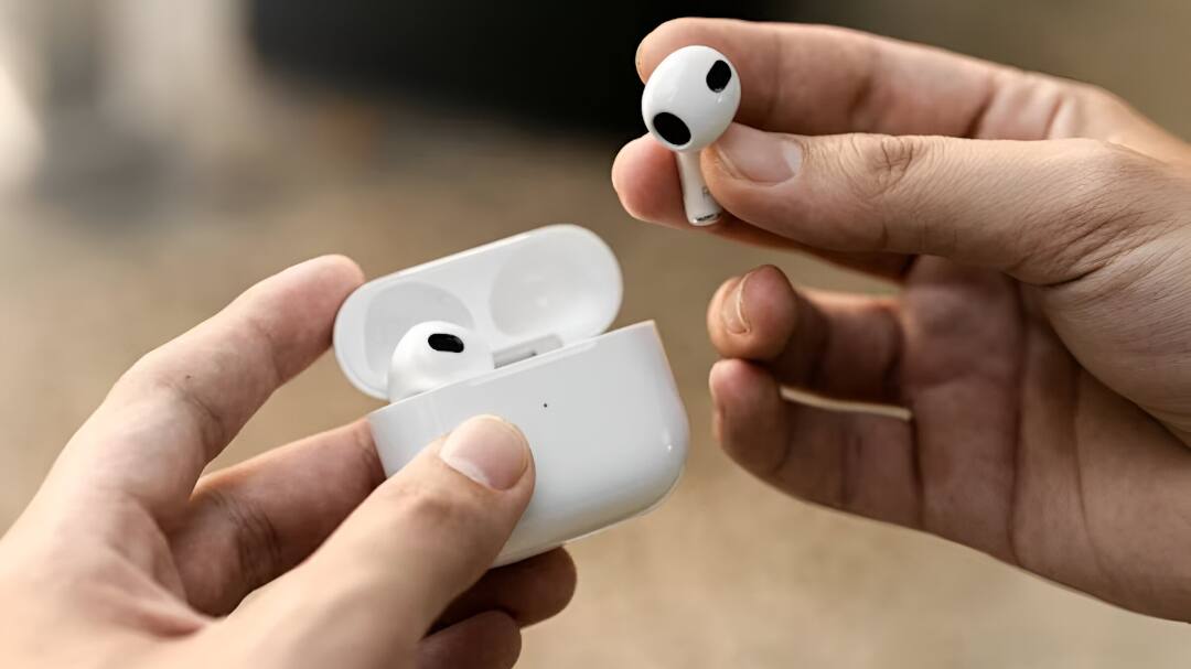 How Often Do You Clean Your Earbuds? They May Be Doing More Harm Than You Realise