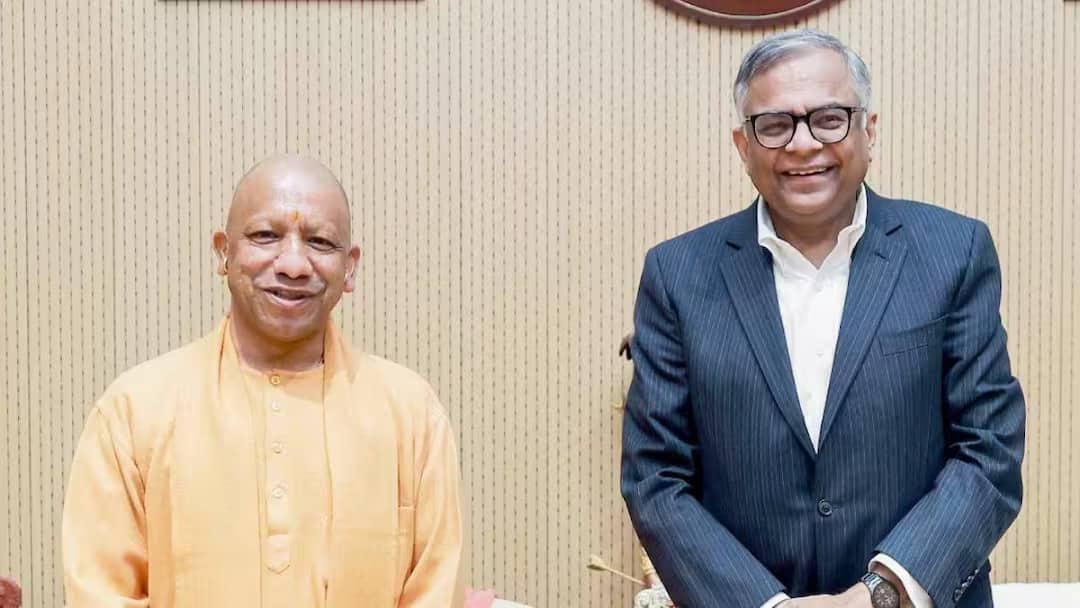 UP CM Yogi Adityanath and Tata Chairman discuss EV production and high-tech investments to generate new jobs ann UP में रोजगार और EV सेक्टर को बढ़ावा, CM योगी और टाटा संस के बीच हुई रणनीतिक बैठक