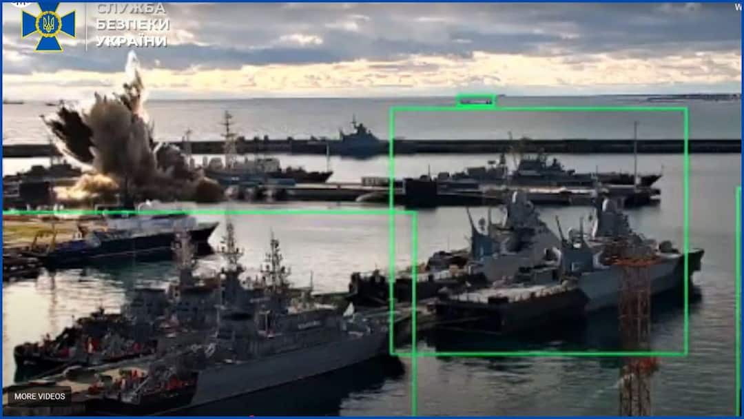 Ukraine Hits Russia: ரஷ்யாவை கதறவிட்ட உக்ரைன்; தண்ணீருக்கடியில் ட்ரோன் தாக்குதல்; சிதறிய நீர்மூழ்கிக் கப்பல் - வீடியோ