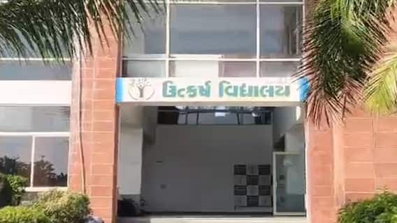 Mehsana: મહેસાણામાં સ્કૂલનો શિક્ષક બન્યો શેતાન, ચાર વિદ્યાર્થીને લાકડીથી ફટકાર્યા Mehsana: મહેસાણામાં સ્કૂલનો શિક્ષક બન્યો શેતાન, ચાર વિદ્યાર્થીને લાકડીથી ફટકાર્યા