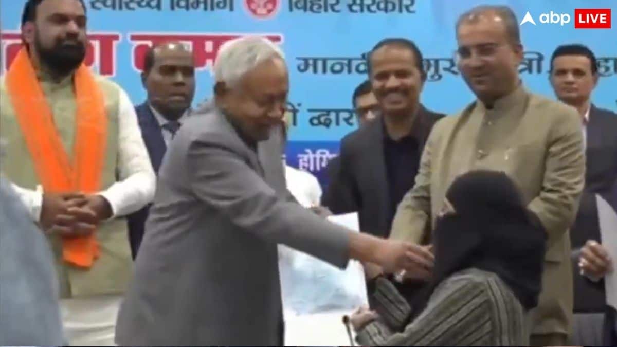 नीतीश कुमार ने हटाया मुस्लिम महिला डॉक्टर का हिजाब तो पाकिस्तान का आया रिएक्शन, जानें क्या कहा?