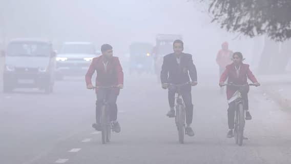 यूपी में इस दिन आ जाएगी जबरदस्त ठंड! सर्दी और कोहरे का डबल अटैक, विजिबिलिटी 50m तक गिरी