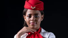 एयर होस्टेस गले में क्यों पहनती हैं स्कार्फ, आप भी जानकर हो जाएंगे हैरान