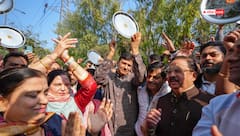 दिल्ली में प्रदूषण पर AAP का 'थाली बजाओ' प्रदर्शन, 'BJP सरकार को फर्जीवाड़ा बंद करना होगा'