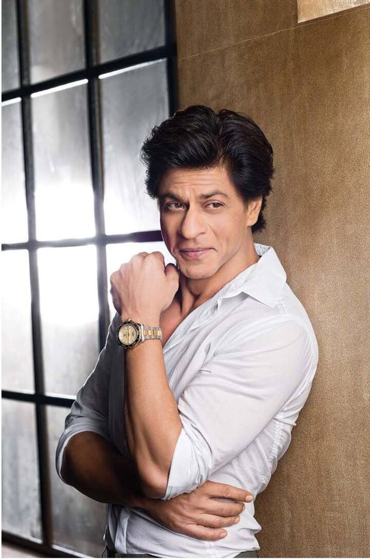 Shahrukh Khan started his career in the 90s and since then he has worked in more than 100 films. His films not only made him a superstar at the box office, but also increased his fees considerably. Apart from films, he also does big brand endorsement deals, from which he earns huge income every year.