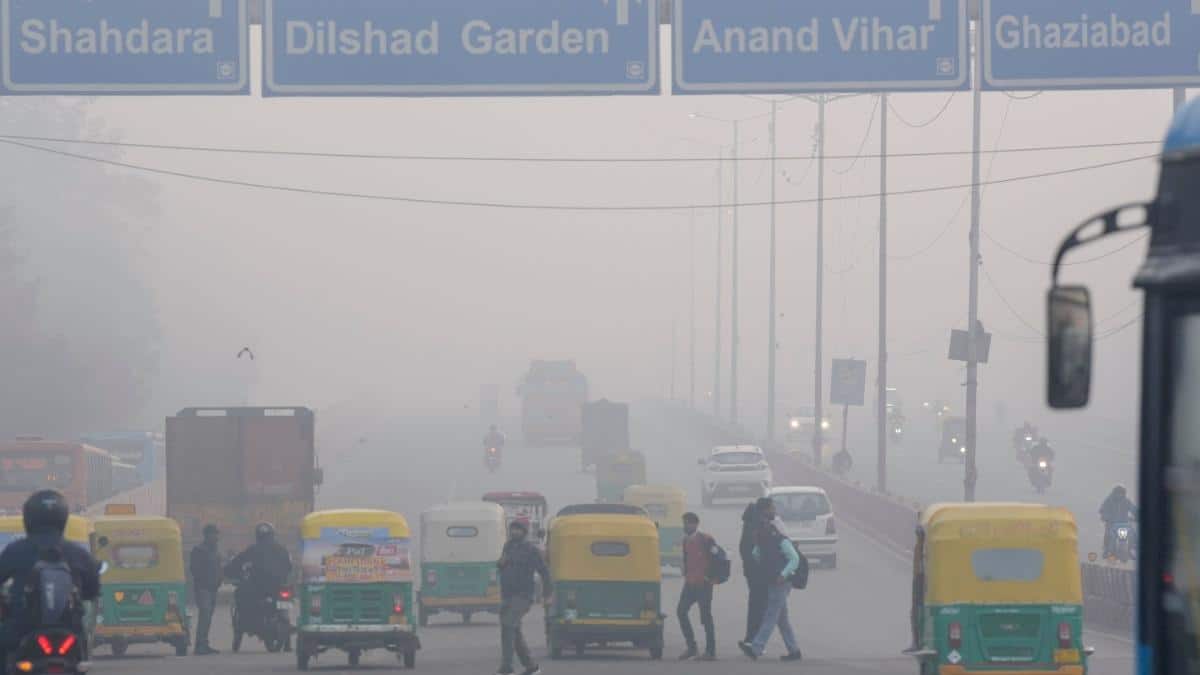 Delhi's Overall Air Quality Improves But Remains 'Very Poor'; Flight Ops Still Affected