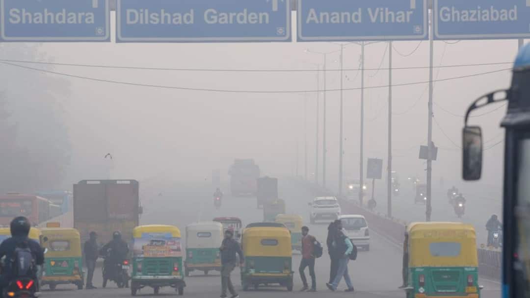 Delhi's Overall Air Quality Improves But Remains 'Very Poor'; Flight Ops Still Affected
