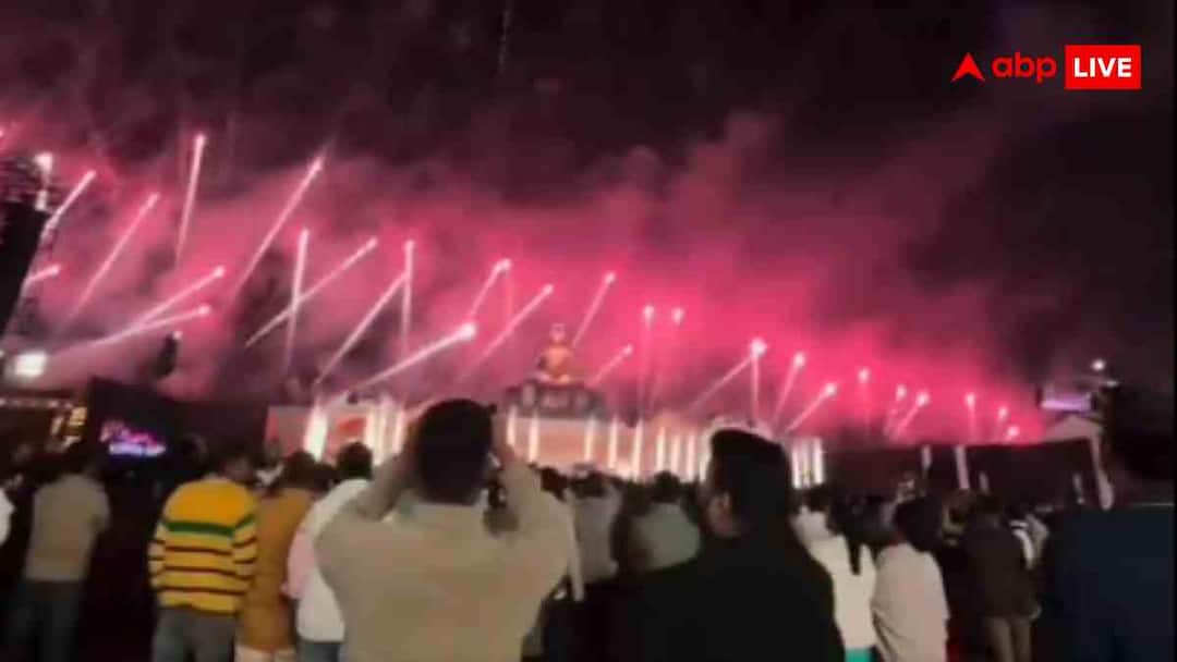 Indore viral wedding celebration bjp mla Rakesh golu Shukla son wedding fireworks 70 lakh rupees video goes viral trending भाजपा विधायक के बेटे की शादी में 70 लाख की आतिशाबाजी! दूर-दूर से पहुंचे लोग; वीडियो देख हो जाएंगे मदहोश