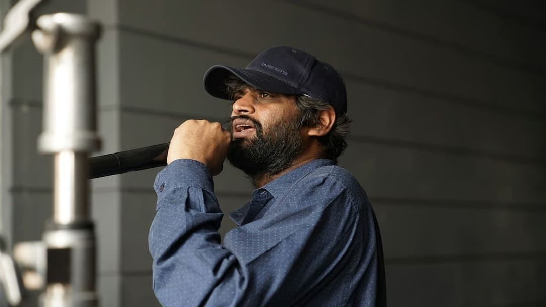 H Vinoth: சினிமாவிற்கு வந்தது எப்படி? மனம் திறந்த விஜய்யின் கடைசி பட இயக்குனர் எச்.வினோத்! ! Vijay last movie director H Vinoth say how to he come cinema H Vinoth: சினிமாவிற்கு வந்தது எப்படி? மனம் திறந்த விஜய்யின் கடைசி பட இயக்குனர் எச்.வினோத்! !