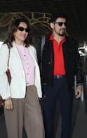 फैमिली के साथ एयरपोर्ट पर स्पॉट हुईं माधुरी दीक्षित, कैजुअल लुक में पति डॉ नेने संग दिए जमकर पोज