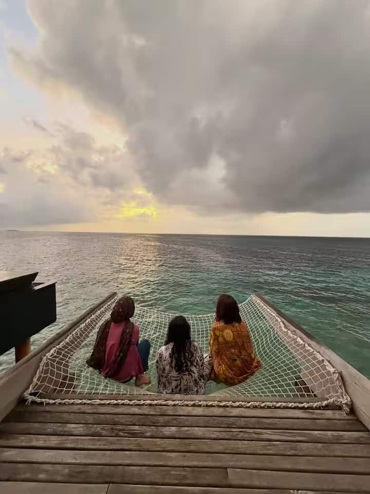 अपने फैंस के साथ अपनी नई तस्वीरें शेयर करते हुए हिना खान ने कहा है कि वह नए साल का स्वागत करने के लिए तैयार हैं।