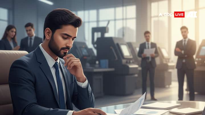 कुंभ राशि के ऐसे जातक जो किसी भी तरह की जॉब करते हैं, उनके लिए नया साल नई एनर्जी और प्रोसेस से भरा साबित रह सकता है. साल की शुरुआत में फोकस रहने से आप अपने लक्ष्यों को हासिल करने में सफल रहेंगे. किसी नई स्किल में खुद को अपग्रेड कर सकते हैं. जून 2026 में बृहस्पति के गोचर से करियर में तेजी आएगी. ऑफिस में सहकर्मियों का साथ मिल सकता है. नई जॉब की तलाश कर रहे जातकों को नई नौकरी के अवसर प्राप्त होंगे.