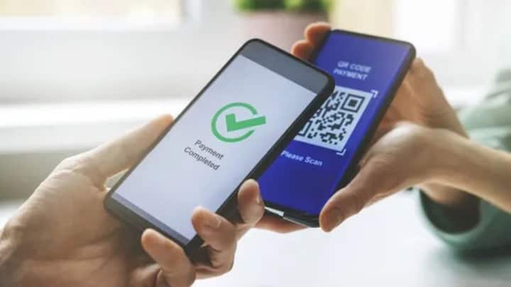 UPI इस्तेमाल करने वाले कई बार जब यूजर्स बड़ी रकम भेजने की कोशिश करते हैं. तो ट्रांजैक्शन फेल हो जाता है. इससे लोगों को लगता है कि शायद ऐप में कोई दिक्कत है. असल में ऐसा UPI की तय लिमिट की वजह से होता है. जिसके बारे में सभी यूजर्स को जानकारी होना जरूरी है.