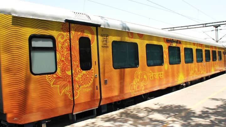 तेजस ट्रेन रेलवे में प्राइवटाइजेशन का सबसे बड़ा और चर्चित उदाहरण मानी जाती है. तेजस जैसी प्राइवेट ट्रेन चलाना सिर्फ आइडिया का खेल नहीं है. इसके पीछे बड़ा निवेश, लंबी प्लानिंग और प्रोफेशनल ऑपरेशन जुड़ा होता है. रेलवे यह मौका पब्लिक प्राइवेट पार्टनरशिप मॉडल के तहत देता है.