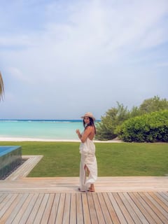 Bollywood: પતિ સાથે વેકેશન પર સાગરિકા ઘાટગે, મોનોકિનીમાં આપ્યા સિઝલિંગ પૉઝ