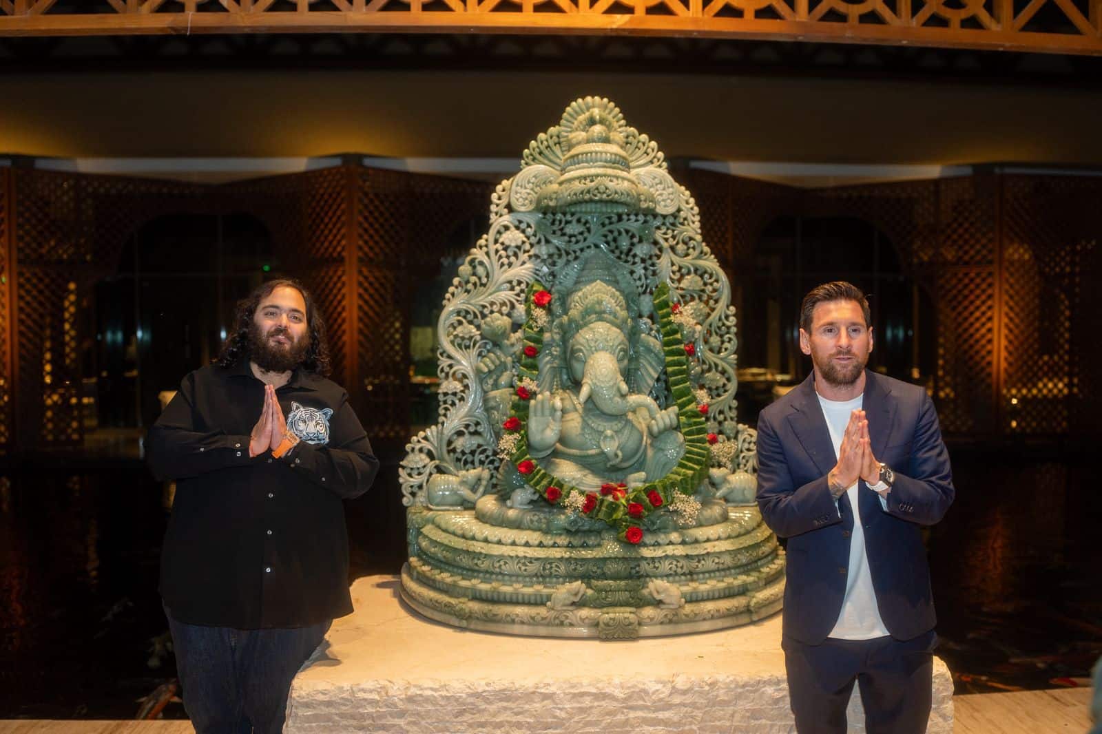 మెస్సీకి జానపద సంగీతం, ఒక ఆచార 'హారతి'తో సాంప్రదాయ స్వాగతం 