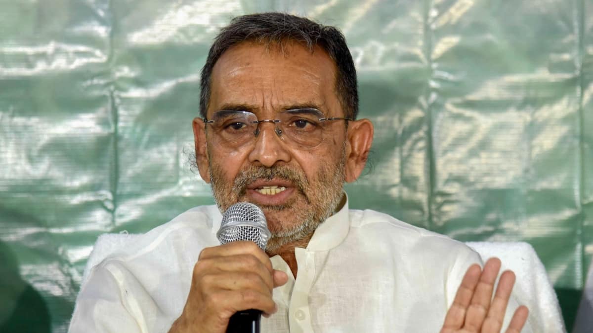 बिहार की सियासत में बड़ी हलचल, उपेंद्र कुशवाहा के साथ आए कई दिग्गज नेता, RLM में हुए शामिल