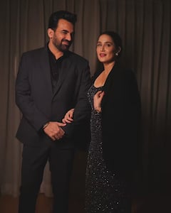 'ही' अभिनेत्री कोल्हापूरची राजकुमारी, क्रिकेटर नवरा अन् लेकासोबत परदेशात करतेय व्हेकेशन एन्जॉय; मोनोकिनी लूकनं चाहते घायाळ