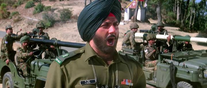 साल 1997 में रिलीज हुई जे.पी. दत्ता की फिल्म ‘बॉर्डर’ आज भी बॉलीवुड की सबसे यादगार वॉर फिल्म मानी जाती है. देशभक्ति, इमोशन और दमदार डायलॉग्स से सजी इस फिल्म ने उस वक्त बॉक्स ऑफिस पर जबरदस्त कामयाबी हासिल की थी. अब करीब 28 साल बाद जब फिल्म की कास्ट की देन वर्सेज नाउ तस्वीरें सामने आई हैं तो सोशल मीडिया पर जबरदस्त बज देखने को मिल रहा है.