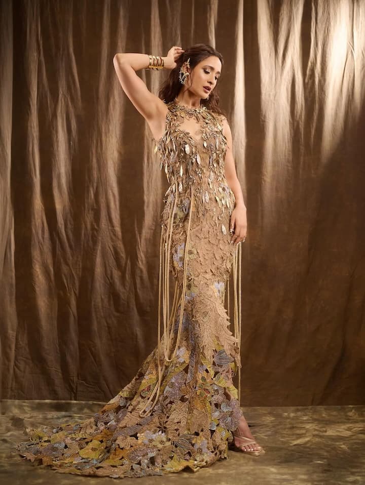 બોલીવુડ અને દક્ષિણ ભારતીય ફિલ્મોમાં પોતાની પ્રતિભા દર્શાવનારી અભિનેત્રી પ્રજ્ઞા જયસ્વાલ સોશિયલ મીડિયા પર પણ ખૂબ જ સક્રિય છે.