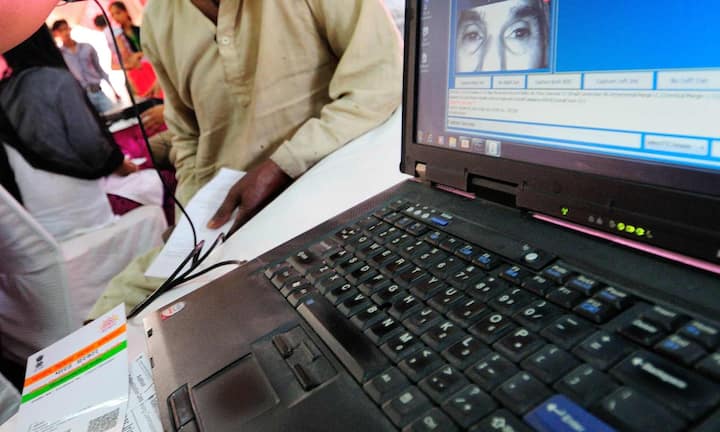 दरअसल UIDAI के नियमों के अनुसार 5 साल से कम उम्र के बच्चों के फिंगरप्रिंट और आईरिस स्कैन नहीं लिए जाते. इसलिए जब बच्चा 5 साल का होता है, तब मैंडेटरी बायोमैट्रिक अपडेट करना जरूरी होता है. इसी तरह 15 साल की उम्र में दूसरा बायोमैट्रिक अपडेट अनिवार्य होता है, जिससे आधार लंबे समय तक उपयोगी बना रहे.