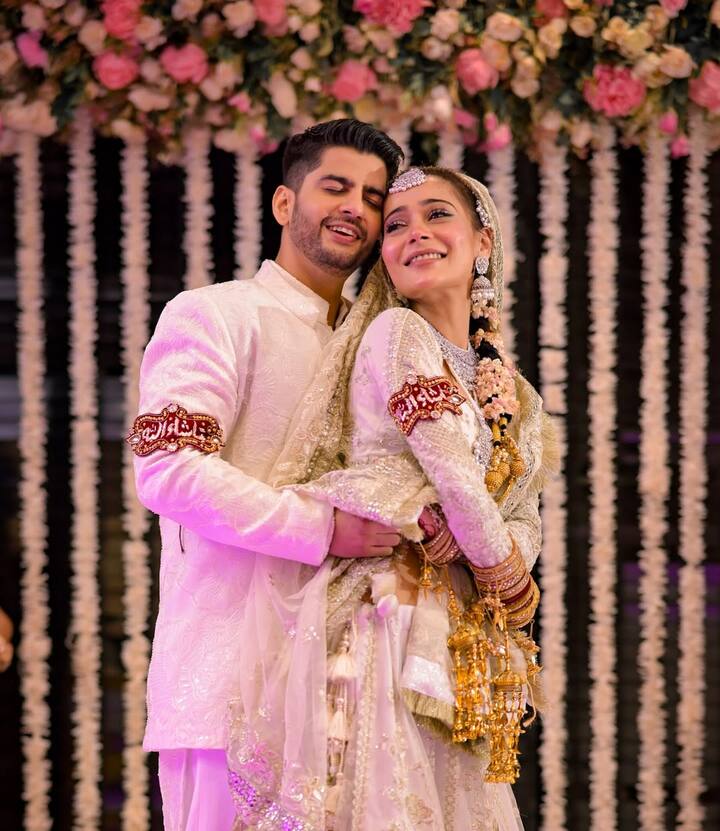 सारा और कृष ने कुछ समय डेट करने के बाद शादी करने का फैसला लिया था. ये दोनों साल 2024 में मिले थे. उसके बाद 2025 में शादी के बंधन में बंध गए.