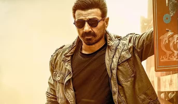 Superstars To Rule In 2026: આ સાત સુપરસ્ટાર 2026માં બોક્સ ઓફિસ પર રાજ કરશે. તેઓ તેમની બ્લોકબસ્ટર ફિલ્મોથી થિયેટરોમાં ધમાલ મચાવશે. ઘણા સુપરસ્ટારની મોસ્ટ અવેટેડ ફિલ્મો 2026માં મોટા પડદા પર આવવાની તૈયારીમાં છે. કેટલાક સ્ટાર્સની એક ફિલ્મ 2026માં રિલીઝ થશે, જ્યારે અન્યની ઘણી. આ સ્ટાર્સ આ ફિલ્મોમાંથી બોક્સ ઓફિસ પર જંગી કમાણી કરવા માટે તૈયાર છે. 2026 સની દેઓલનું છે. અભિનેતાની ઘણી ફિલ્મો આ વર્ષે રિલીઝ થવાની છે. આ યાદીમાં 