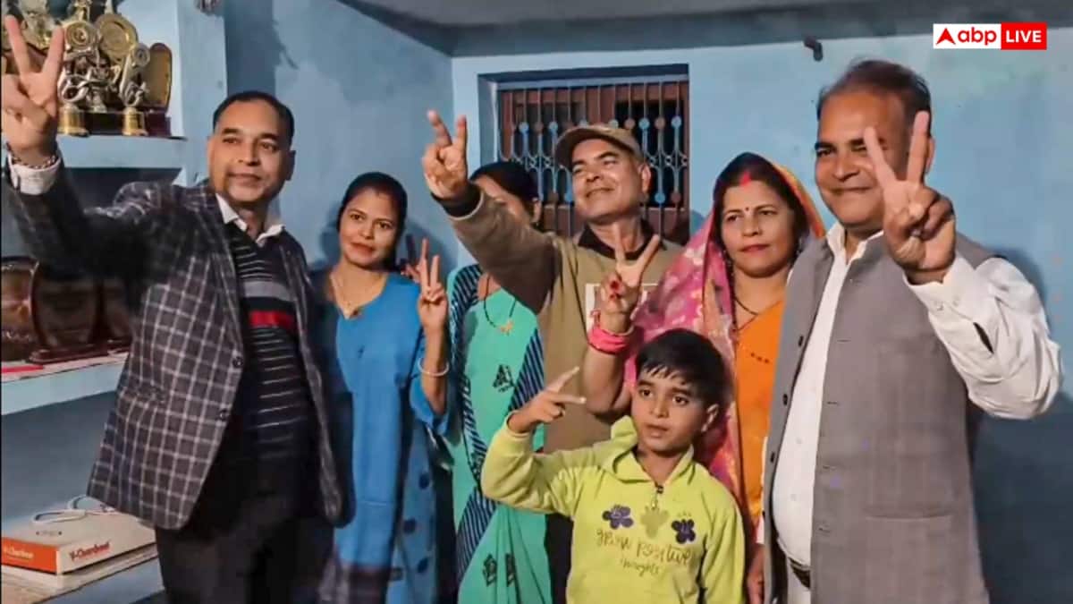 IPL 2026 Auction: अमेठी के लाल ने किया कमाल, IPL में 14.20 करोड़ में बिके प्रशांत वीर