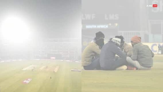 इकाना स्टेडियम में T-20 मैच रद्द, भड़के अखिलेश यादव ने 2 तस्वीरें की शेयर, लिखा- मुंह ढक लीजिए कि लखनऊ में...