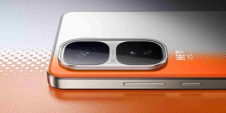 iQOO Neo 10 5G उन यूज़र्स के लिए है जो स्मूद और फास्ट गेमिंग अनुभव चाहते हैं. इसमें बड़ा AMOLED डिस्प्ले दिया गया है जो 144Hz रिफ्रेश रेट के साथ आता है और कलर आउटपुट भी काफी शानदार है. Snapdragon 8s Gen 4 प्रोसेसर की वजह से हैवी गेम्स भी बिना लैग के चल जाते हैं. Android 15 और Funtouch OS 15 का कॉम्बिनेशन फोन को और ज्यादा रिस्पॉन्सिव बनाता है. इसकी सबसे बड़ी ताकत इसकी 7000mAh की बैटरी है जिसे 120W फास्ट चार्जिंग सपोर्ट मिलता है यानी गेमिंग के बीच चार्ज खत्म होने की टेंशन लगभग खत्म हो जाती है.