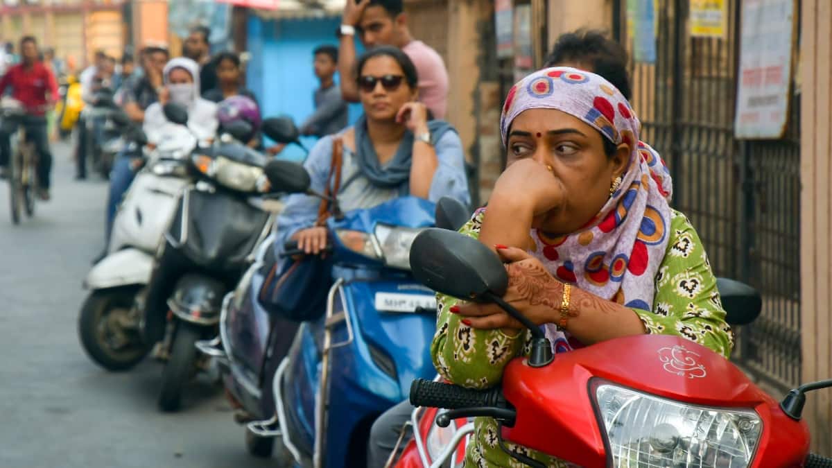 दिल्ली के पेट्रोल और CNG पंप को रेखा गुप्ता सरकार ने दिया बड़ा आदेश, क्या होगा असर?