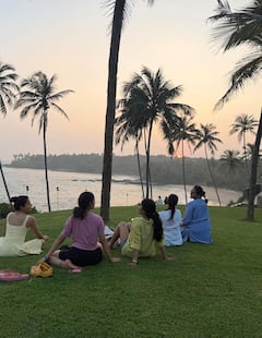 शादी से पहले गर्ल्स ट्रिप पर गईं रश्मिका मंदाना, क्या श्रीलंका में मना रह हैं बैचलर पार्टी?