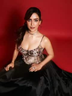 Hot Look: સાન્યા મલ્હોત્રા દેખાઇ આઉટફિટમાં, સ્લીવલેસ સ્ટ્રેપી ગાઉનમાં લાગી સ્ટનિંગ