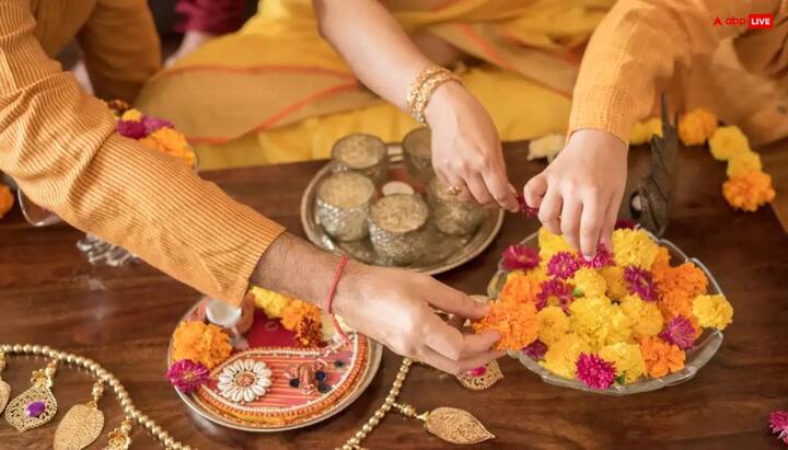 कुत्तों को भगवान भैरव का वाहन माना गया है. मान्यता है इनकी सेवा करने से स्वंय बाबा भैरव व्यक्ति की रक्षा करते हैं उसे हर विपत्ति से बचाते हैं.