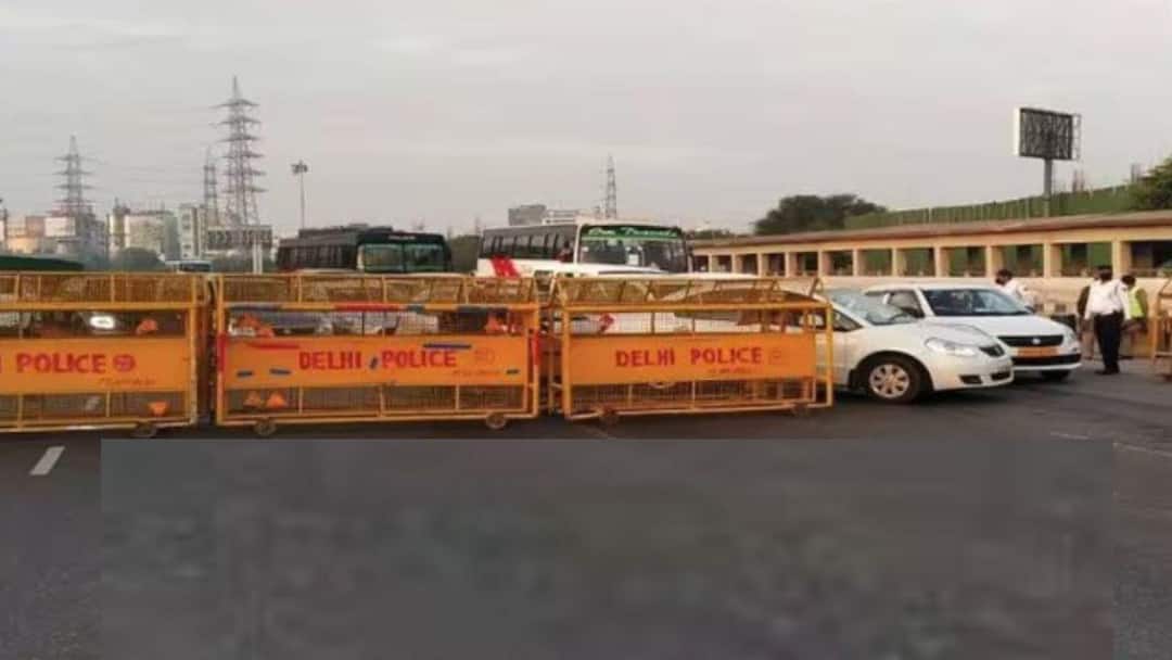 ਦਿੱਲੀ ਜਾਣ ਵਾਲੇ ਦੇਣ ਧਿਆਨ! BS-6 ਗੱਡੀਆਂ ਨੂੰ ਛੱਡ ਕਿਸੇ ਨੂੰ ਨਹੀਂ ਮਿਲੇਗੀ ਐਂਟਰੀ! ਅਗਲੇ ਹੁਕਮ ਤੱਕ ਲੱਗੀ ਰਹੇਗੀ ਰੋਕ Delhi Pollution: Only BS-6 Vehicles Allowed, BS-2/3/4 Banned in Capital ਦਿੱਲੀ ਜਾਣ ਵਾਲੇ ਦੇਣ ਧਿਆਨ! BS-6 ਗੱਡੀਆਂ ਨੂੰ ਛੱਡ ਕਿਸੇ ਨੂੰ ਨਹੀਂ ਮਿਲੇਗੀ ਐਂਟਰੀ! ਅਗਲੇ ਹੁਕਮ ਤੱਕ ਲੱਗੀ ਰਹੇਗੀ ਰੋਕ