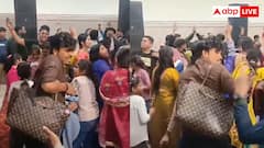 कंधे पर टांगा बीवी का पर्स और लगाए जोरदार ठुमके, इस शख्स का डांस देख हो जाएगा इश्क