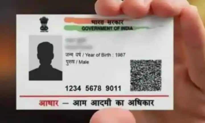 वहीं बच्चों का बायोमैट्रिक अपडेट नजदीकी आधार एनरोलमेंट सेंटर या आधार सेवा केंद्र पर कराया जा सकता है. इसके लिए बच्चों का आधार नंबर या बाल आधार और माता-पिता का आधार पहचान के तौर पर देना होता है. वहीं बायोमैट्रिक अपडेट होने के बाद अपडेट की जानकारी दो से पांच दिनों में आधार रिकॉर्ड में दिखने लगती है.