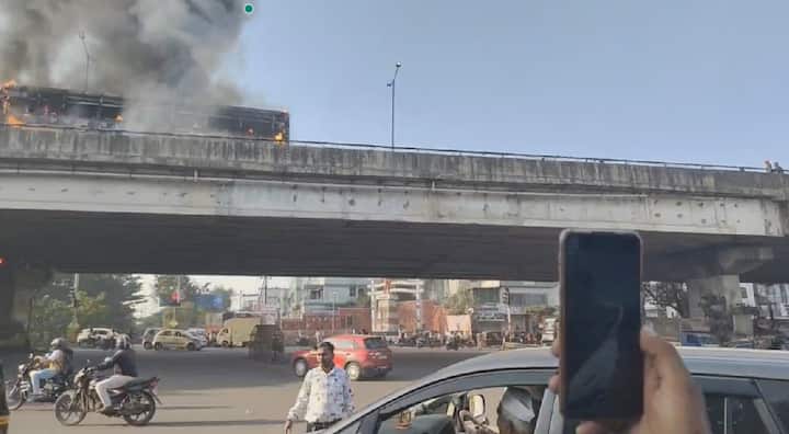 अग्निशमन कर्मचाऱ्यांनी तत्काळ कारवाई करत आगीवर नियंत्रण मिळवले. मात्र, तोपर्यंत बसचे मोठ्या प्रमाणावर नुकसान झाले होते.