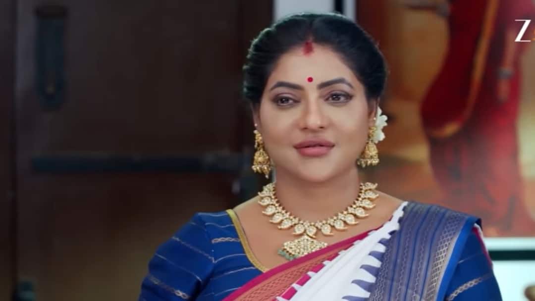 Karthigai Deepam: உயிருக்கு போராடும் மனைவி.. பார்க்கவிடாமல் தடுக்கும் மாமியார் - கடவுளிடம் வேண்டும் கார்த்திக்!