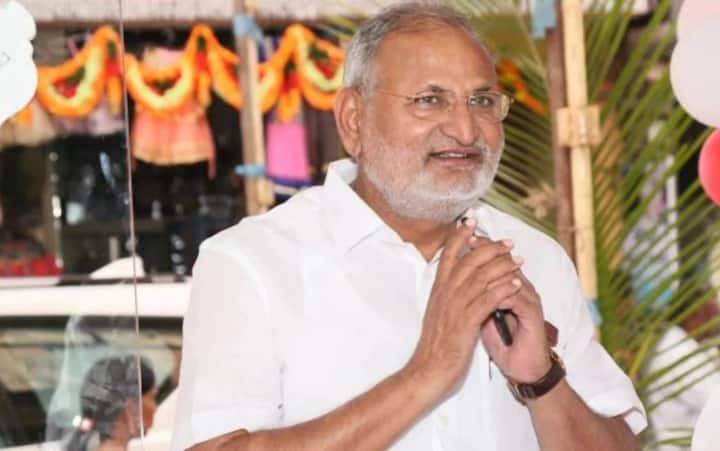 उपमुख्यमंत्री अजित पवार हे कोकाटे यांना सावरण्याच्या प्रयत्नात असले, तरी भाजपने त्यांच्या राजीनाम्याची मागणी लावून धरली आहे.