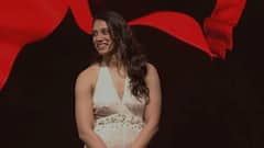 Smruti Mandhana: वैयक्तिक वादळातून सावरत स्मृती मानधना नव्या आत्मविश्वासात पुन्हा समोर; पांढऱ्याशुभ्र वनपीसमध्ये अवतरली, Photos