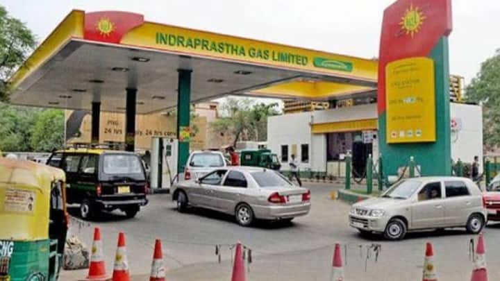 आज यानी 18 दिसंबर से दिल्ली में No PUC, No Fuel नियम पूरी तरह लागू हो चुका है. यानी पेट्रोल, डीजल या CNG पंप पर अगर आपके पास वैलिड PUC सर्टिफिकेट नहीं है. तो कर्मचारी आपको साफ मना कर देंगे. पंप पर ही दस्तावेज की जांच होगी और किसी तरह की छूट नहीं मिलेगी.