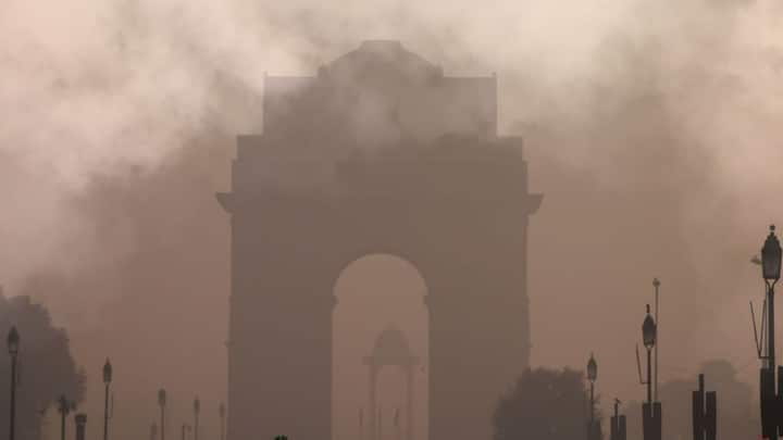 प्रदूषण के बढ़ते स्तर की वजह से सरकार को सख्त कदम उठाने पड़े हैं. बढ़ते प्रदूषण को काबू में करने के लिए दिल्ली सरकार ने निर्माण कार्यों पर रोक लगा दी है. इस फैसले से एक तरफ जहां हवा की गुणवत्ता में सुधार की उम्मीद है.