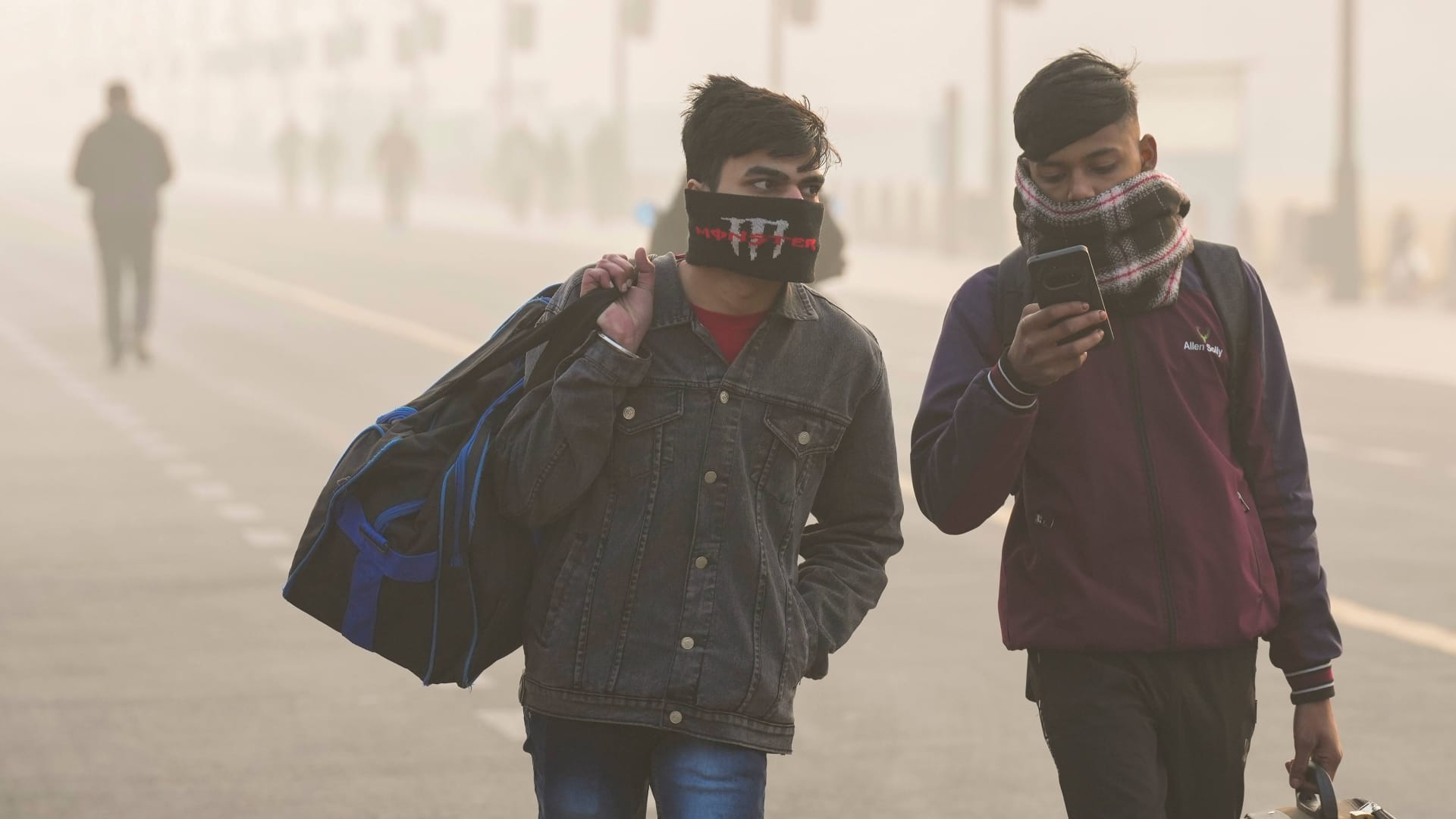 दिल्ली में प्रदूषण के बीच अब भयंकर ठंड का अलर्ट! अगले दो दिन में बढ़ने वाली है सर्दी, कर लें तैयारी