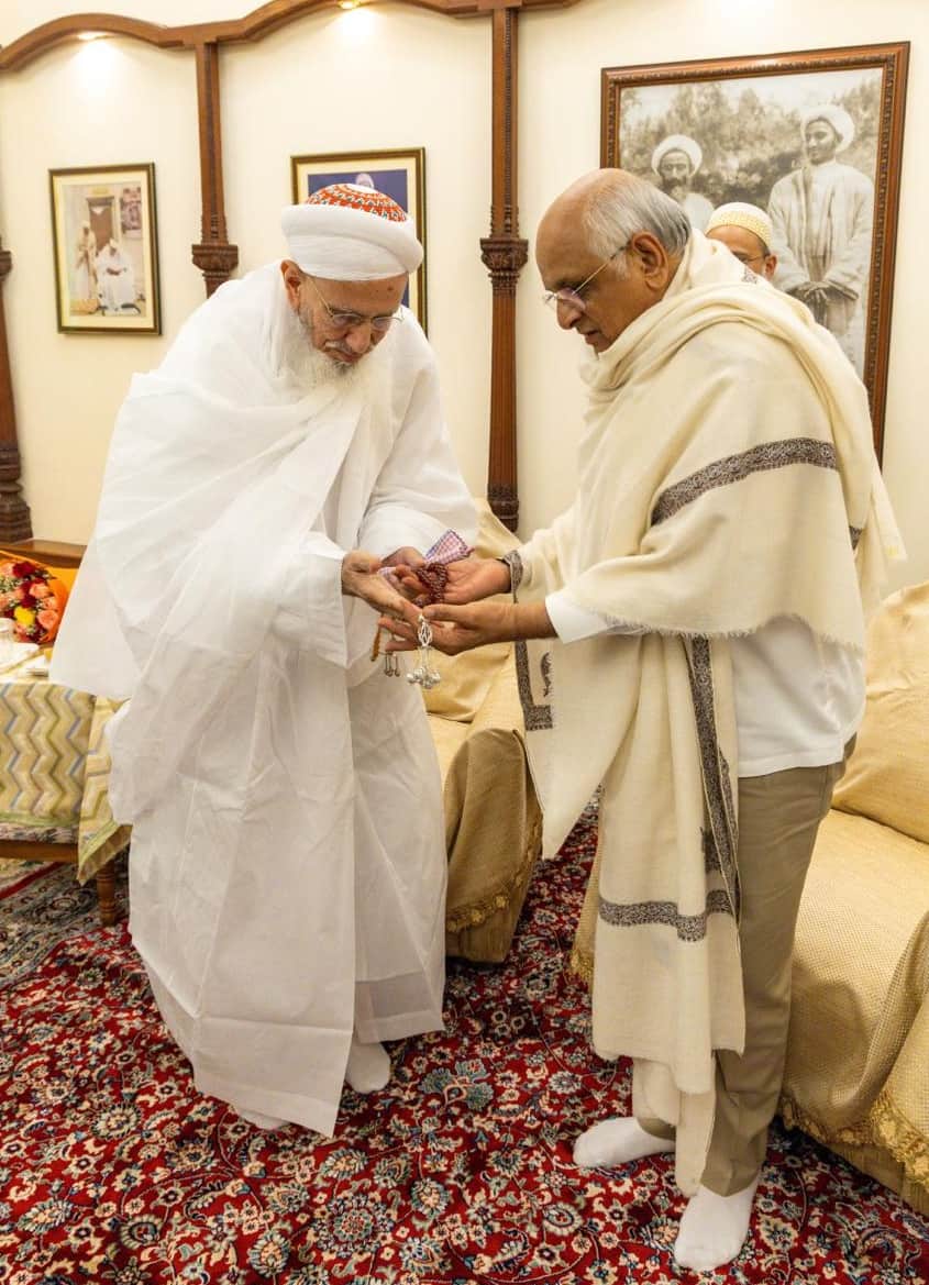 મુખ્યમંત્રી ભૂપેન્દ્ર પટેલે દાઉદી વ્હોરા સમાજના ધર્મગુરુ સૈયદના મુફદ્દલ સૈફુદ્દીન સાથે કરી મુલાકાત