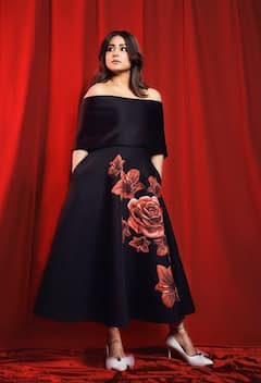 New Year 2026: न्यू ईयर पार्टी में लगना है ग्लैमरस तो, हिना खान के कलेक्शन से लें इंस्पिरेशन, हर कोई तारीफ करेगा