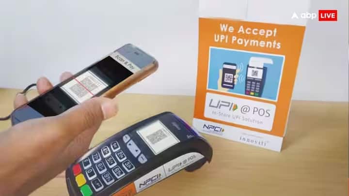 UPI Limit: ડિજિટલ પેમેન્ટ વપરાશકર્તાઓ માટે એક મહત્વપૂર્ણ અપડેટ. UPI નો ઉપયોગ કરીને વ્યવહારો ઘણીવાર નિષ્ફળ જાય છે. એક દિવસની મર્યાદા વિશે સંપૂર્ણ વિગતો જાણો. ઘણી વખત, જ્યારે UPI વપરાશકર્તાઓ મોટી રકમ મોકલવાનો પ્રયાસ કરે છે, ત્યારે વ્યવહાર નિષ્ફળ જાય છે. આનાથી લોકો એવું માની લે છે કે એપ્લિકેશનમાં કોઈ સમસ્યા છે. વાસ્તવમાં, આ UPI ની નિશ્ચિત મર્યાદાઓને કારણે છે, જેના વિશે બધા વપરાશકર્તાઓએ જાણવું જોઈએ.