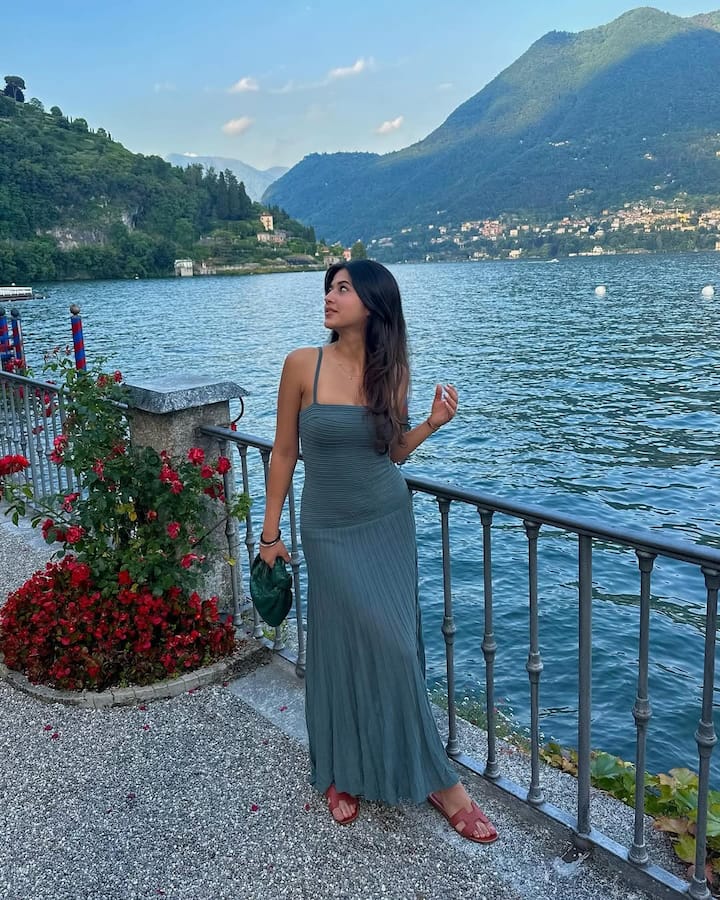 नाओमिका अपने एलिगेंट और क्लासी स्टाइल के लिए जानी जाती हैं.